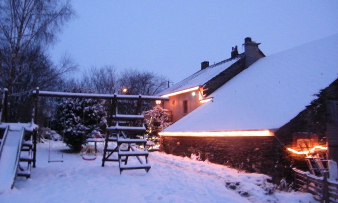 Vaux-sur-Sure Apartment | Gîte Les 7 Frênes-The warmth of wood and stone for an authentic stay