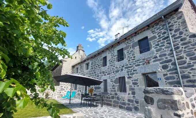 Cassuejouls House | Gite on the heights of Cassuéjouls