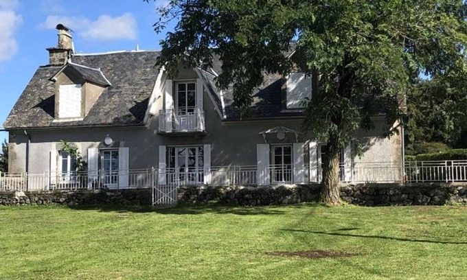 Saint-Bonnet-de-Salers Cottage | Gite Saint-Bonnet-de-Salers, 2 bedrooms, 5 persons