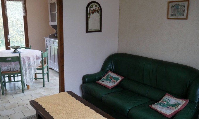 Saint-Denis-de-l'Hotel House | Gite Saint-Denis-de-l'Hôtel, 2 bedrooms, 5 persons