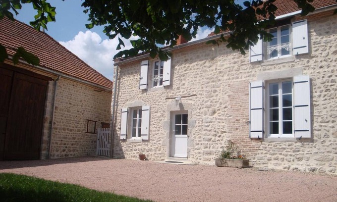 Saint-Priest-d'Andelot Cottage | Gite Saint-Priest-d'Andelot, 2 bedrooms, 4 persons