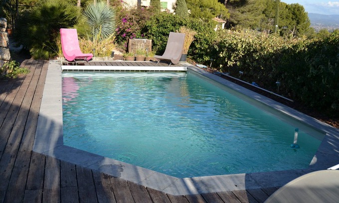 Hyeres Cottage | Gite T2 50m2/sea view/terrace 10m2/shared swimming pool