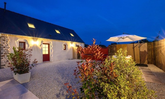 Saint-Sauveur-le-Vicomte House | Gîte with jacuzzi sleeps 4