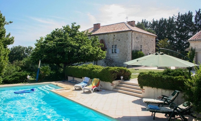 Saint Maurin House | Gîte with swimming pool and park garden