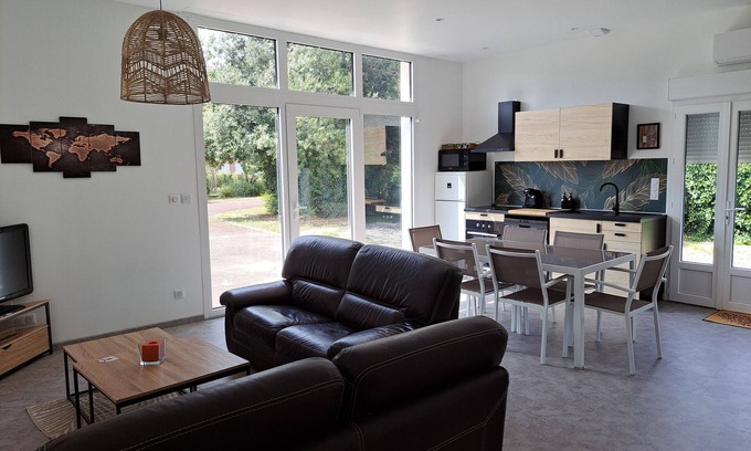 Saint-Medard-de-Guizieres House | Gîtes A la source Logement l'Isle up to 6 people with air conditioning