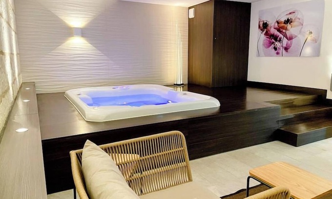 Mosnes House | Gites-domainedupin, "gîte de La Tour" PRIVATE SPA