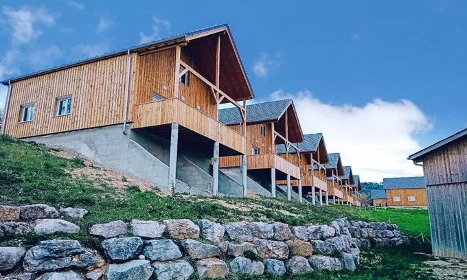 Charchilla Ski Chalet | Gites Jura Sud