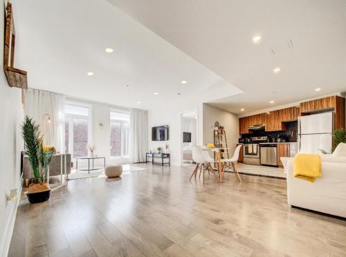 Latin Quarter Apartment | Glamorous 1BR in Downtown MTL 28