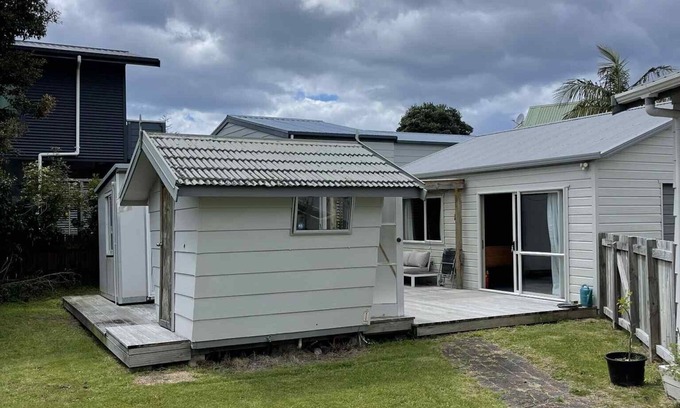 Pauanui Cabin | Glamping at Pauanui Beach - private and close to shops!