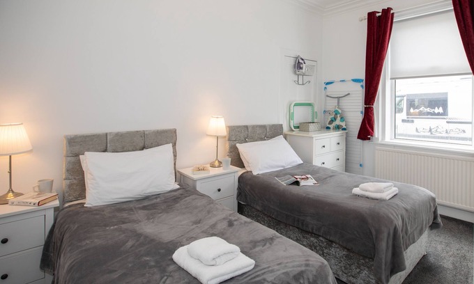 Levenmouth Apartment | Glebe St Apartment - sleeps 4 guests in 2 bedrooms