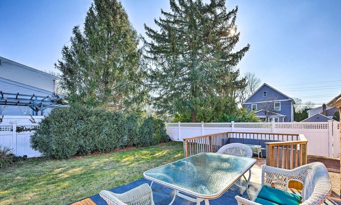 Glen Head House | Glen Head Home w/ Yard ~ 28 Mi to NYC