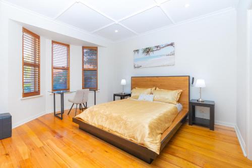 Glenelg North Villa | Glenelg House Modern 5QBed,1cot,3Bth, 4TV, Pet