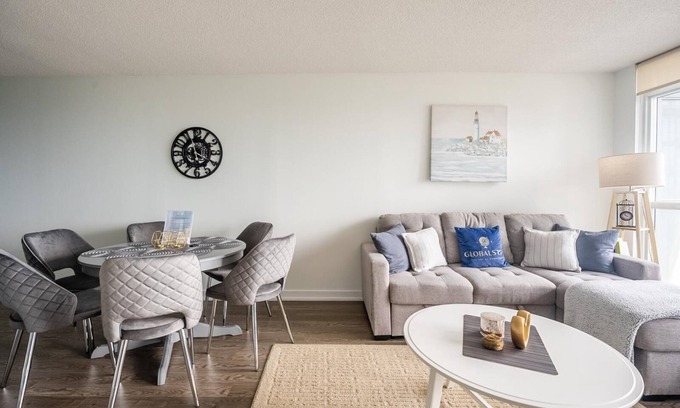 CityPlace Condo | GLOBALSTAY. Bird's eye view of the lake 1bd+den in Downtown