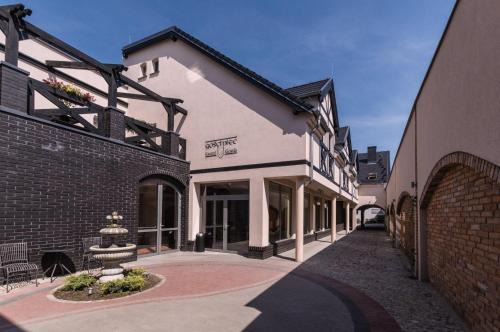 Murowana Goslina Hotel | Gościniec Kasztel u Gostla