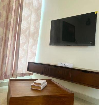 Kunduchi Apartment | GO VIP HOMES 10 minutes from beaches Secluded Cabin with Outdoor Dining Delight