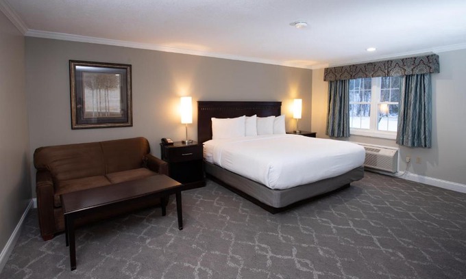 Bartlett Hotel | Golden Apple Inn