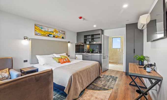 Riccarton Hotel | Golden Hotel