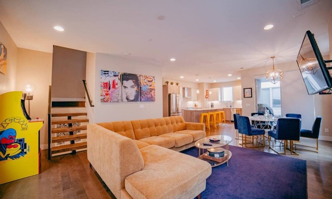 Civic Center House | Golden Triangle Townhome at Downtown Denver