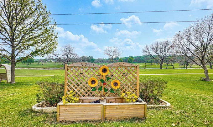 Salado Apartment | Golf Course Views: Family Home w/Yard in Salado!