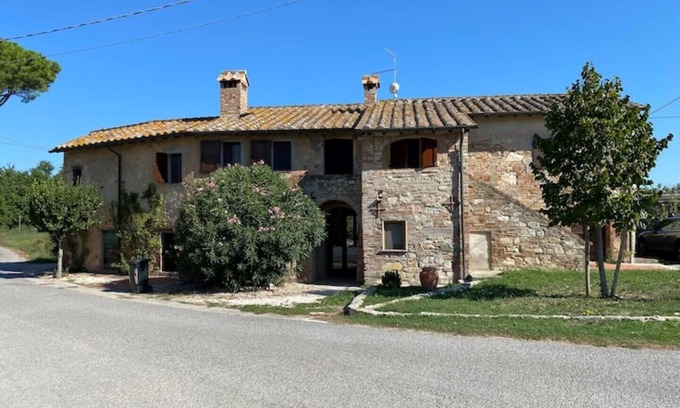 Castiglione del Lago House | Gorgeously restored tranquil farmhouse