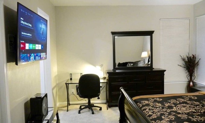 Western Branch North Apartment | GORGEOUS 1 BEDROOM WITH FREE WIFI & STREET PARKING