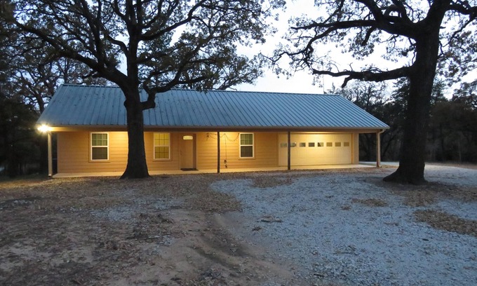 Gainesville House | Gorgeous 2 bed 2 bath house on 3 acres off Hwy 82