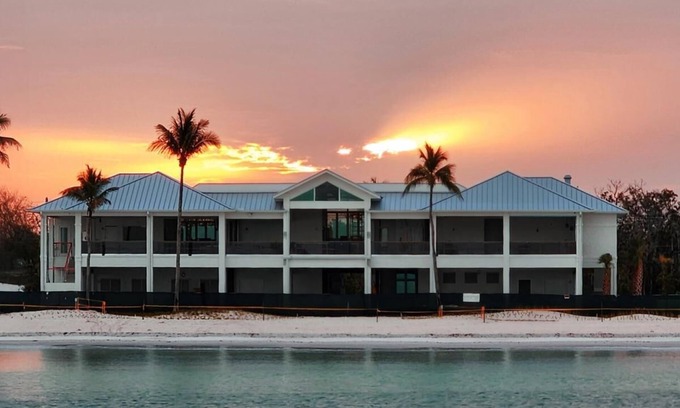 Bonita Bay Condo | Gorgeous 2-bedroom condo in lovely Bonita Springs with AC with spectacular view.