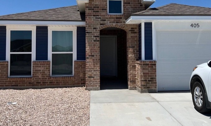 Odessa House | Gorgeous 3-bedroom house with 6 Beds and AC in Odessa