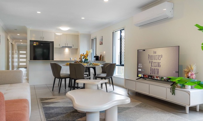 Gold Coast House | Gorgeous 4-bedroom Retreat@Hope Island