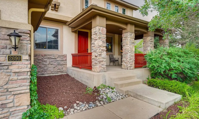 Westridge House | Gorgeous 4 Bedroom House in Golf Course Community