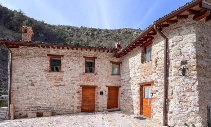 Gubbio Apartment | Gorgeous apartment in Gubbio with WiFi