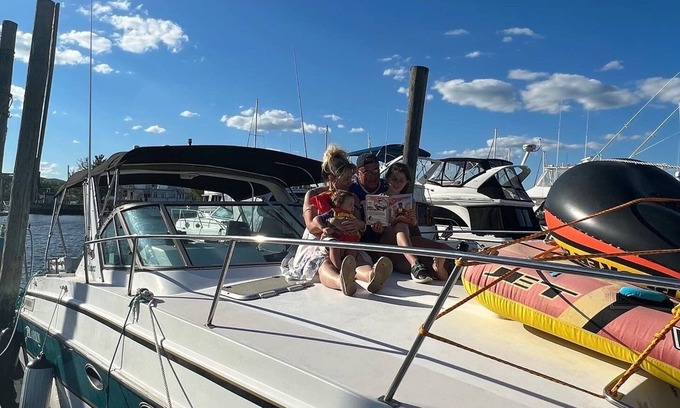 Tallman Boat Rental | Gorgeous Boat - weekend on the water - 2 bdrm Cabin Cruiser-yacht club included