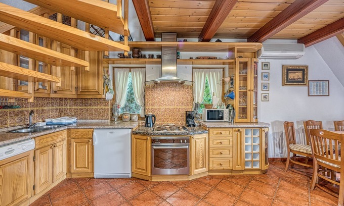 Donja Voca House | Gorgeous Chalet With Pool & Spa, Donja Voća, Croatia