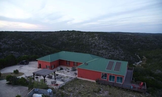 Mountain Home House | Gorgeous Hill Country Get Away For The Entire Family! Close To The Frio River!