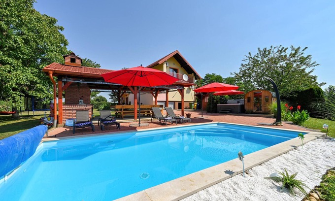 Ludbreg House | Gorgeous home in Vinogradi Ludbreski