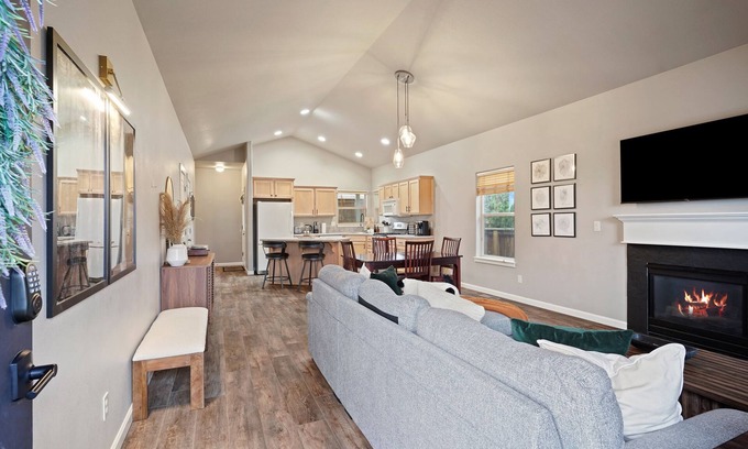 Boyd Acres House | Gorgeous Home! Great Location!