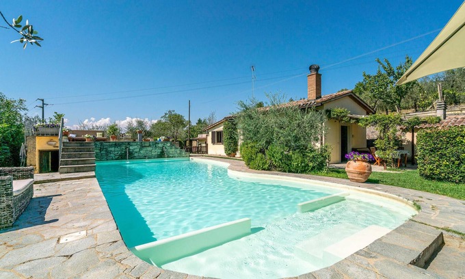 Antria House | Gorgeous home in Arezzo with kitchen