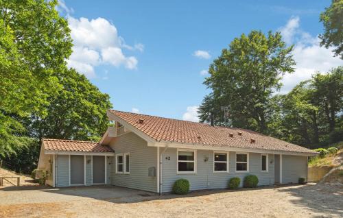 Fjellerup Strand House | Gorgeous Home In Glesborg With Sauna