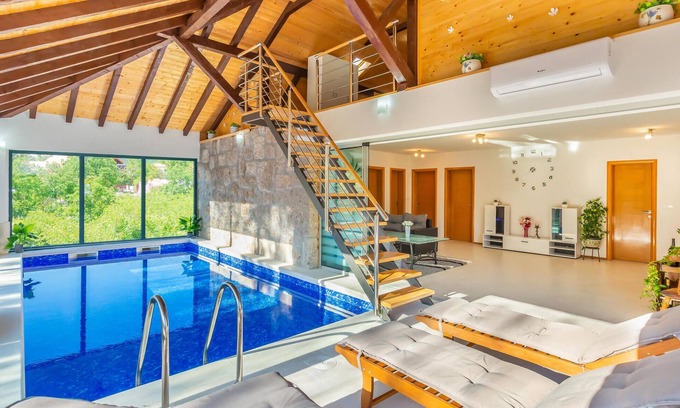 Lokvicici House | Gorgeous home in Lokvicici with WiFi