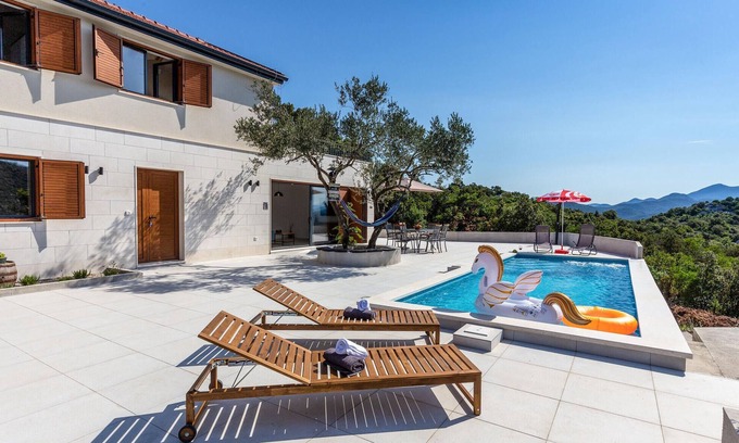 Ploce House | Gorgeous home in Ploce