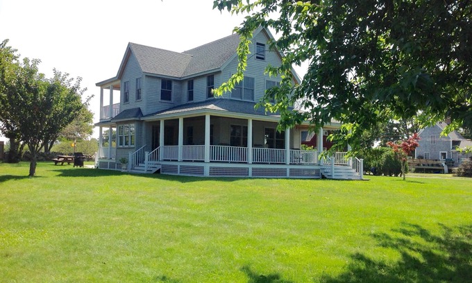 Block Island House | Gorgeous home in PRIME LOCATION- close to everything with air conditioning