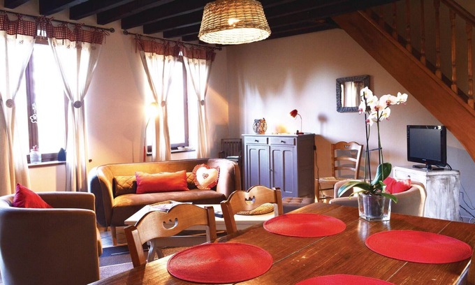 Romery House | Gorgeous home in Romery with kitchen