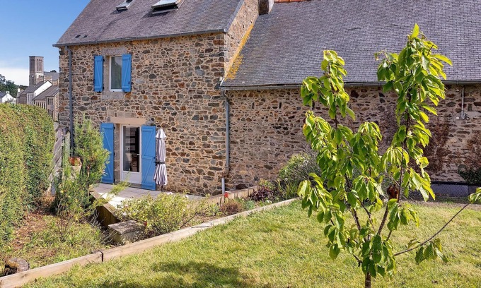 Saint-Clet House | Gorgeous home in Saint-Clet with WiFi