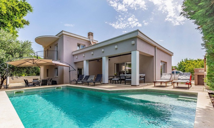 Liznjan House | Gorgeous home in Sisan with kitchen