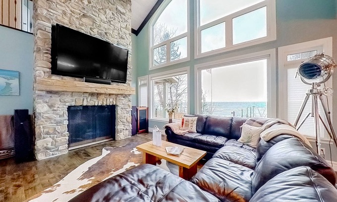 Port Elgin House | Gorgeous Lake Huron home with beach access, kayak, & fireplace - dog-friendly