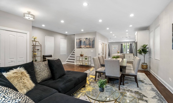 Avondale House | Gorgeous NEW 5 BDR/4BA in Logan Square w/Parking!