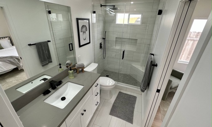 Bay Ho House | Gorgeous Newly Remodeled Home with a Beautiful Backyard Oasis