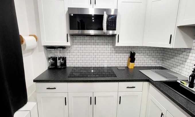 Transcona House | Gorgeous Private- Separate Walkout Suite- Lake View