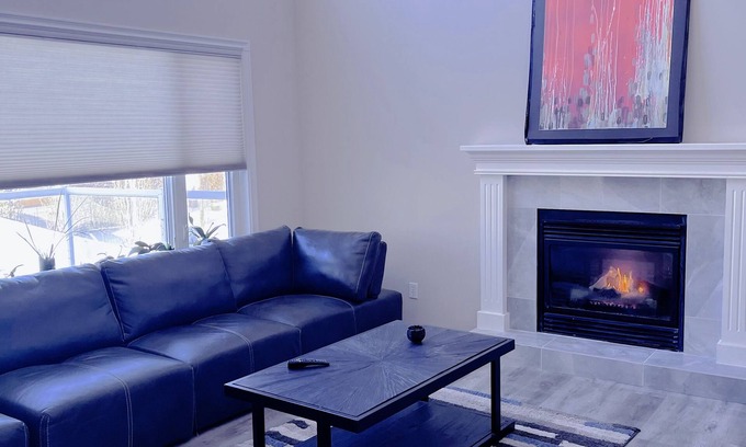 Arbour Lake House | Gorgeous single house &3 bedrooms&free parking&close LRT