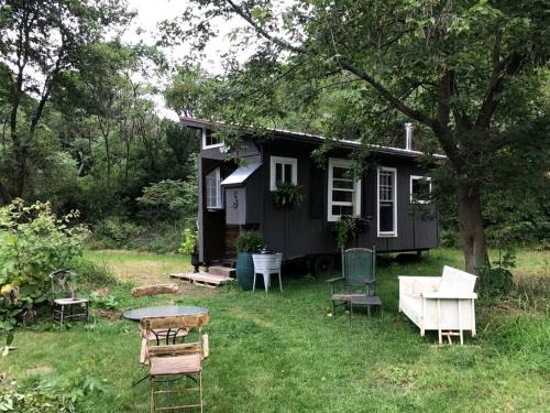 Argyle House | Gorgeous Tiny House Rental for a Glamping Getaway near Saratoga Springs in Upstate New York